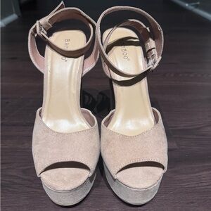 Bamboo Tan Platform Sandal Heels Size 9